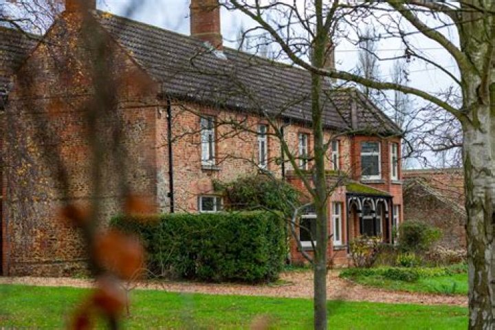 Discover Sarah Palin's Residence: Uncover Her Current Abode