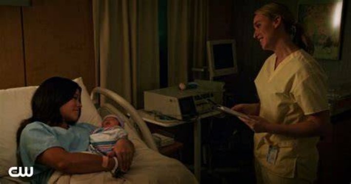 How did they make Jane look pregnant in Jane the virgin?