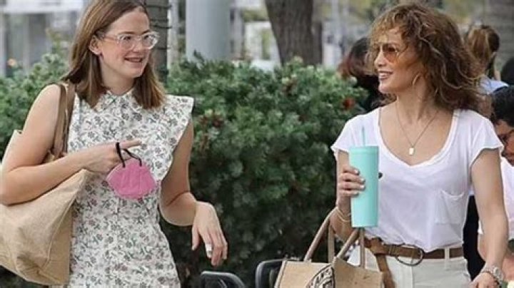 Jennifer Garner And Violet Affleck: A Dynamic Mother-Daughter Duo
