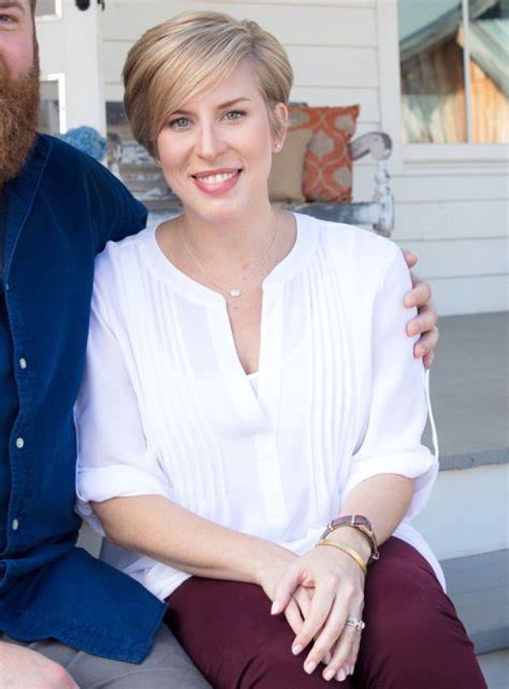Where does Erin Napier buy her shirts?